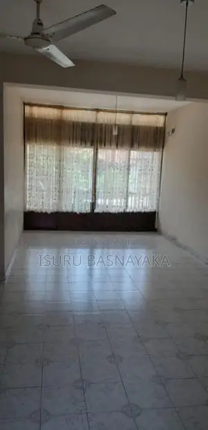 Colombo 8 Elvitigala Mawatha 02 Bed Rooms Apartment for Rent