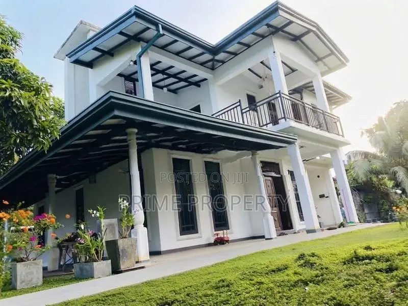 Gampaha Town Area – Brand New Two-Story House for Sale