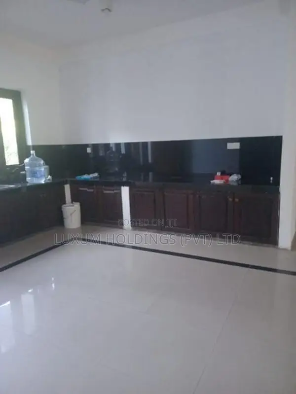 Upstair Apartment for Rent in Fairfield Garden Colombo 08 [ 1873 C ]