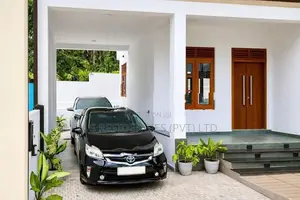 Yakkala Modern House for Sale P1