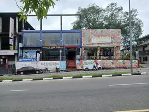 අම්පාර නගරය මැද විශාල කඩයක් විකිණීමට ඇත.