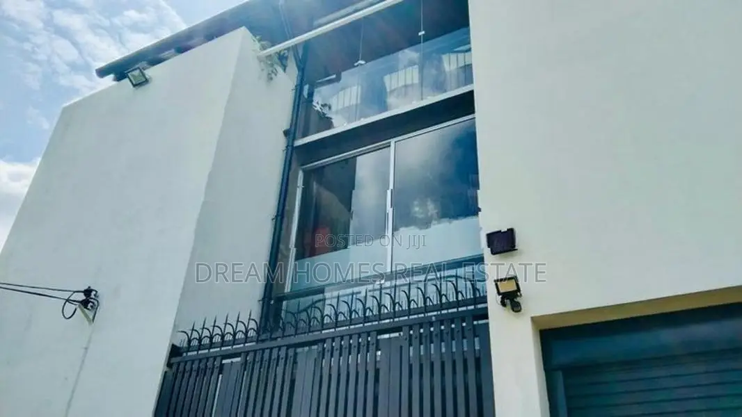 Spacious 4BR Luxury Home for Sale – Battaramulla