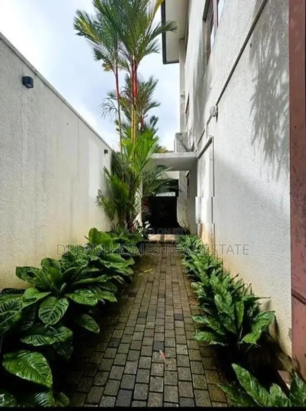 Luxury House for Sale in Battaramulla