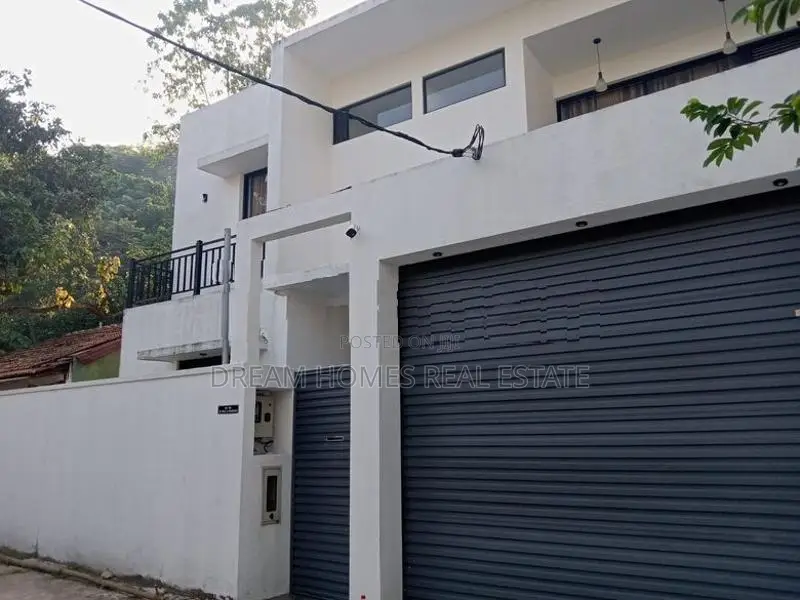 Spacious 3-Bedroom House for Sale Gothatuwa