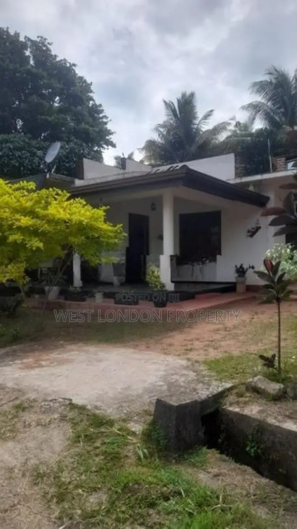 Kurunegala, Kohumeeya | Beautiful 2-Storey House for Sale