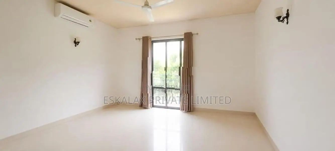 22 Perches Luxury House for immediate Sale in Piliyandala - EH439