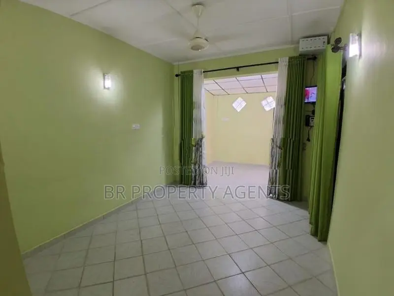 Single Story House for Sale in Wellampitiya