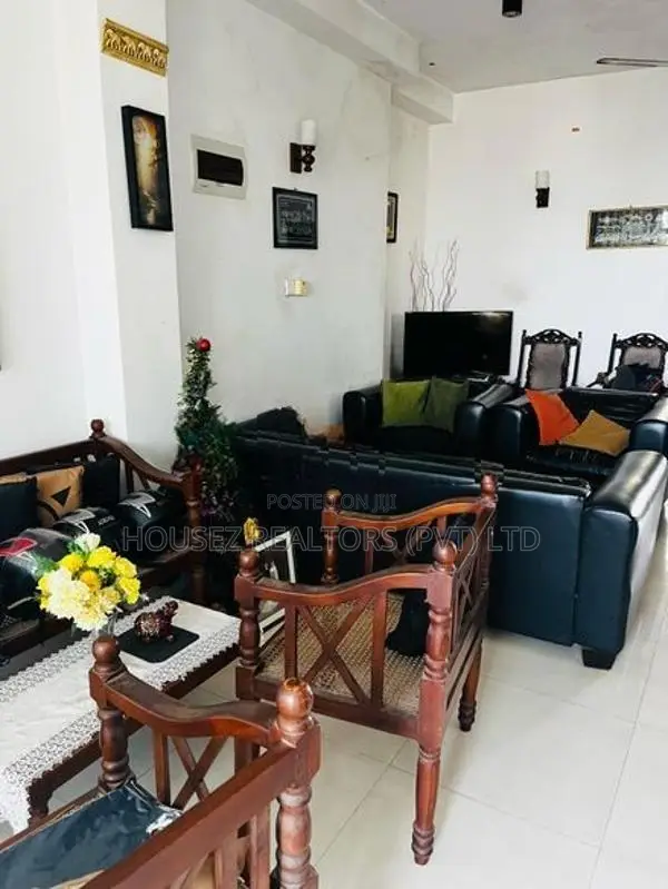 Building with 3 Houses for Sale Mount Lavinia