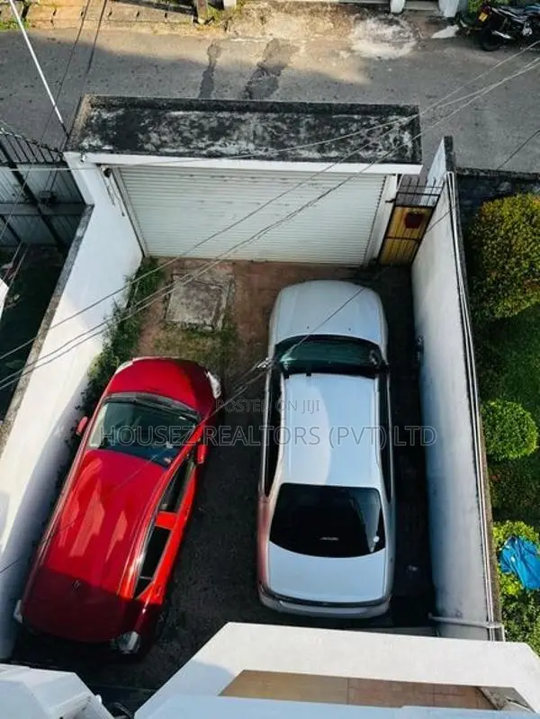 Building with 3 Houses for Sale Mount Lavinia