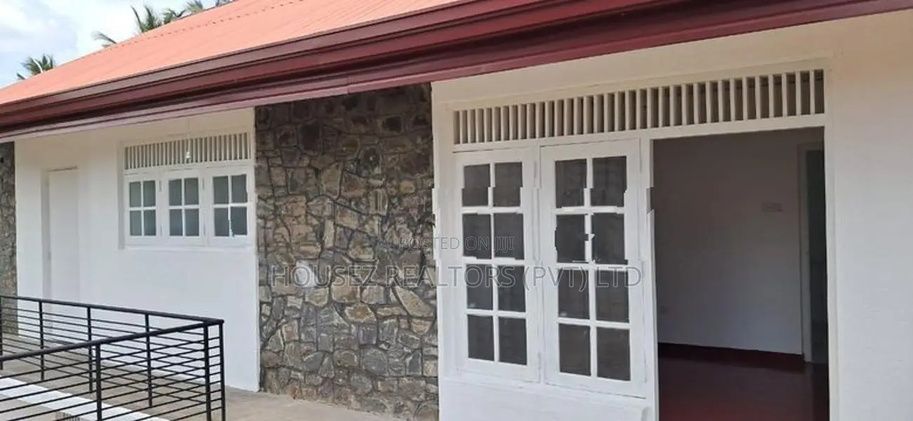 Spacious Commercial Building for Rent Homagama