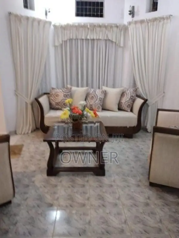 Upstairs House for Rent in Athurugiriya