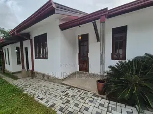 දෙල්ගොඩ, නගරය ආසන්නයේ පිහිටි නවීන නිවසක් විකිණීමට ඇත. (ID : DLGD001S)