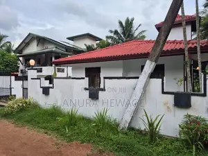 දෙල්ගොඩ, නගරය ආසන්නයේ පිහිටි නවීන නිවසක් විකිණීමට ඇත. (ID : DLGD001S)