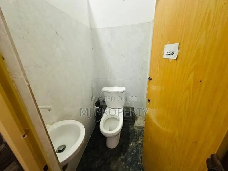 ( YC-1205) Valuable Commercial Building Rent in Nugegoda