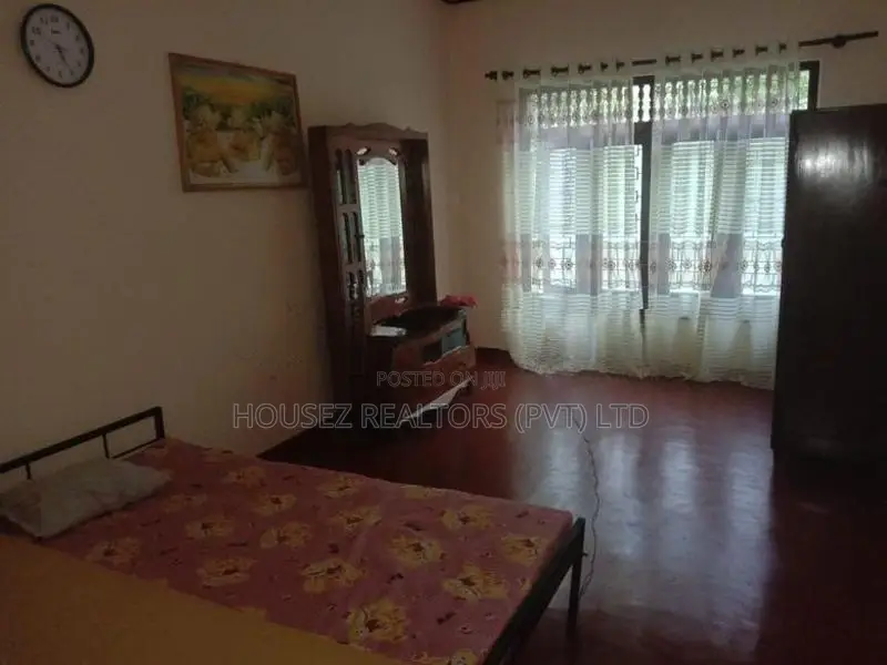 Well-Furnished 5-Bedroom House for Sale – Galle