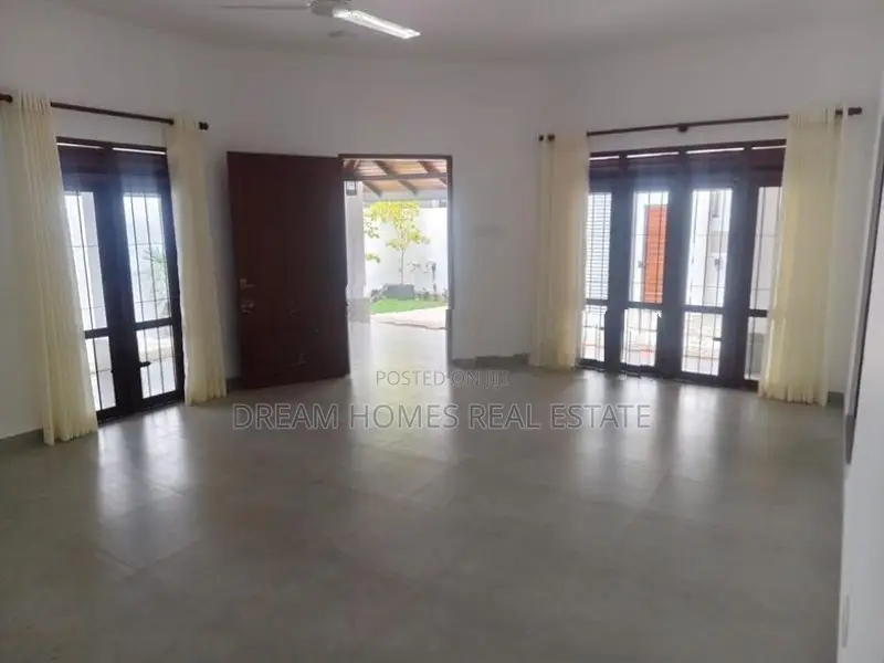 Newly Renovated Luxury 3 Bedroom House for Sale – Dampe