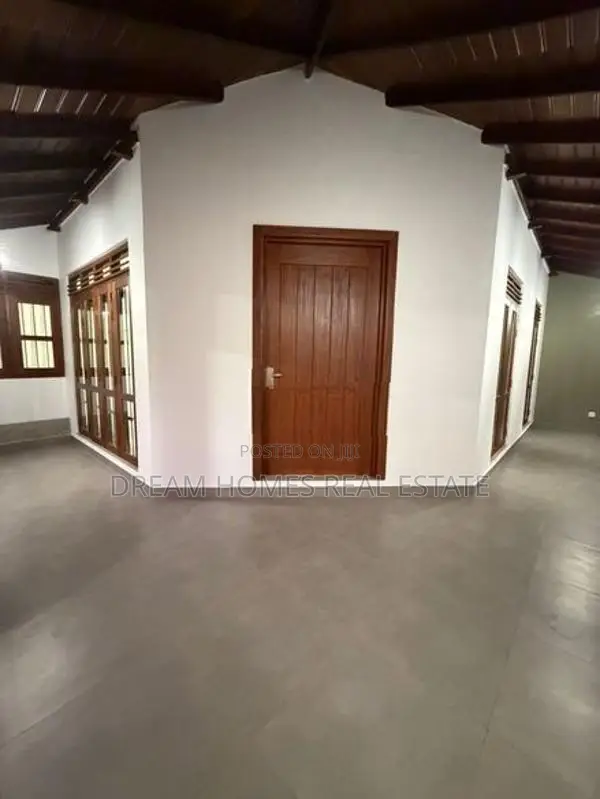 Newly Renovated Luxury 3 Bedroom House for Sale – Dampe