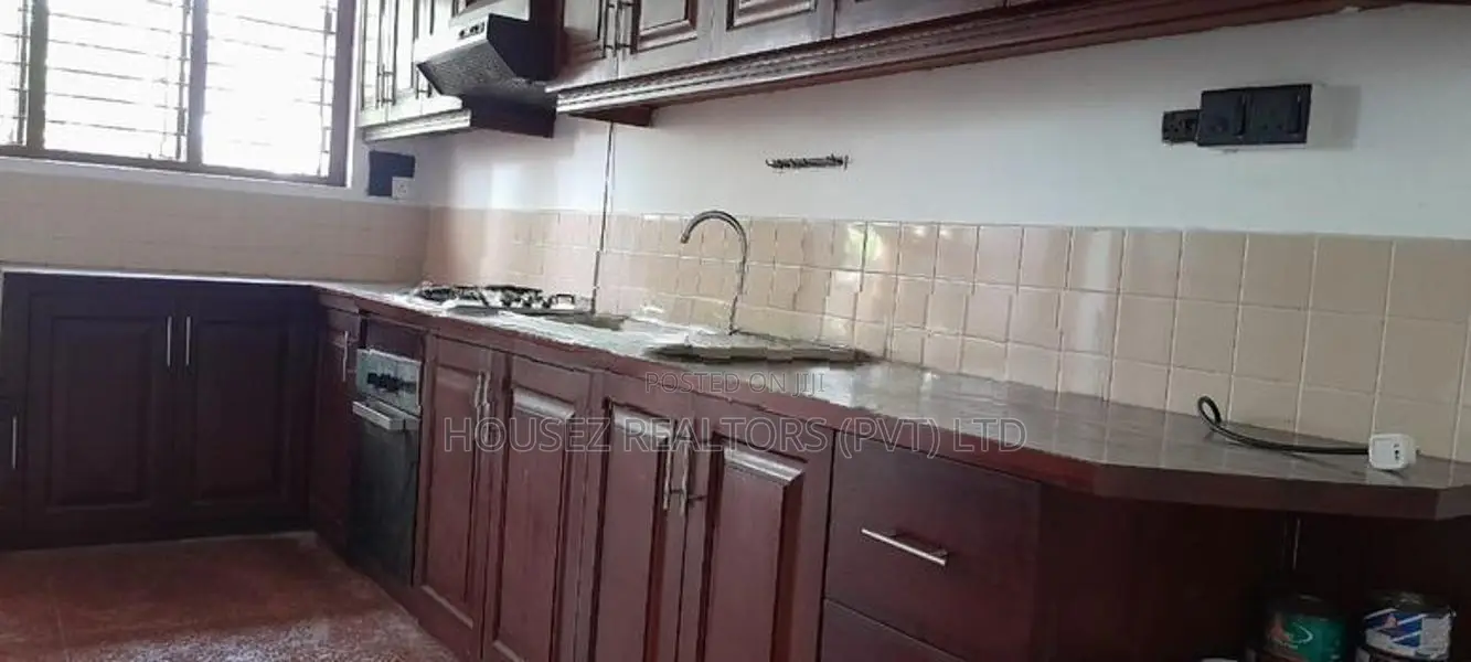 Spacious 6-Bedroom House for Rent – Piliyandala