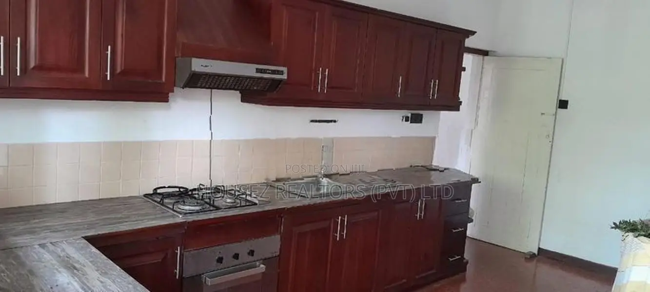 Spacious 6-Bedroom House for Rent – Piliyandala
