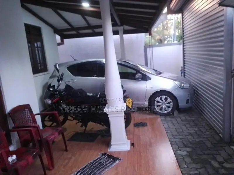 3-Bedroom House for Sale in Athurugiriya