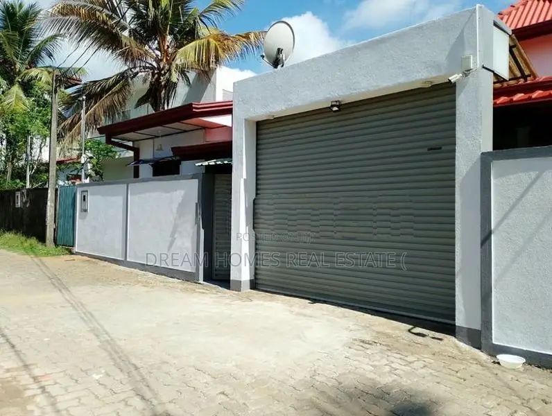 3-Bedroom House for Sale in Athurugiriya