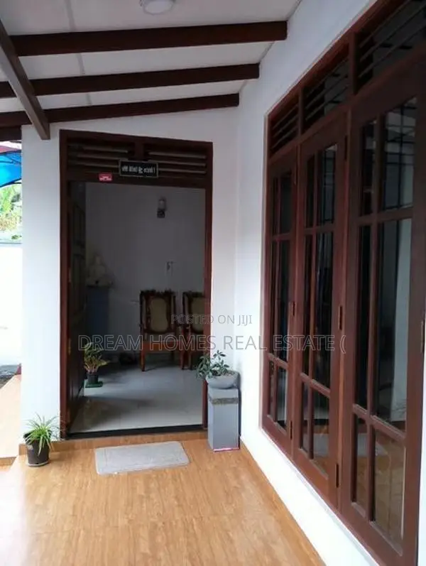 3-Bedroom House for Sale in Athurugiriya