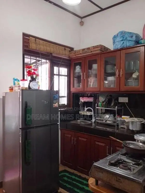 3-Bedroom House for Sale in Athurugiriya