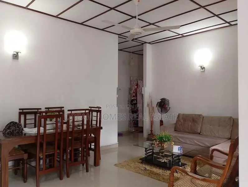 3-Bedroom House for Sale in Athurugiriya