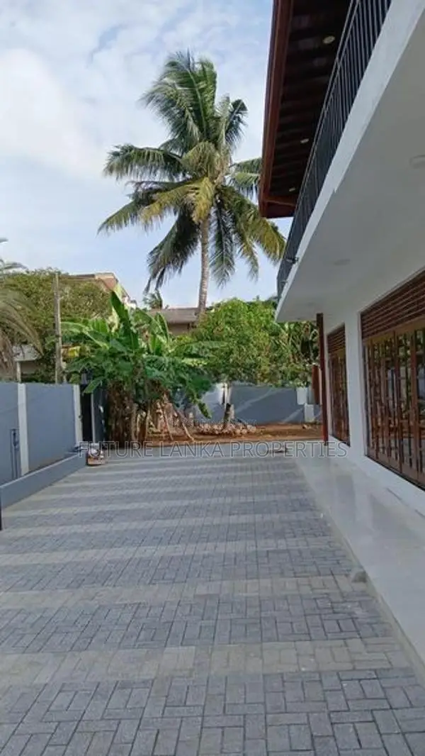 House for Rent without Furniture in Mount Lavaniya