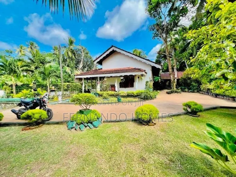 Unique Land Garden 3 Bed Rooms House For Sale In Kandawala Katana