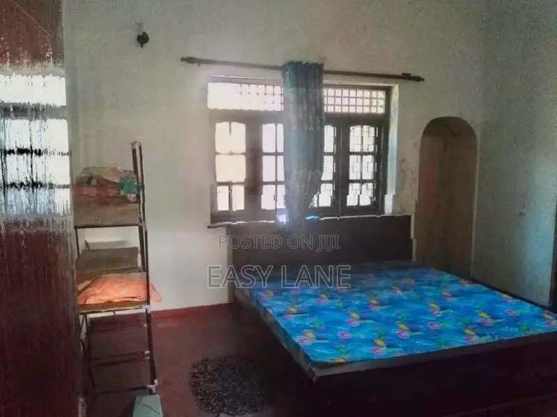 පයාගල යටදොල පාර හල්කදවිලින් ගාලු පාරට විනාඩි 10න් නිවසක් ඉඩම සමග