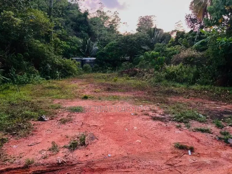35-Perch Prime Land for Sale – Ranala