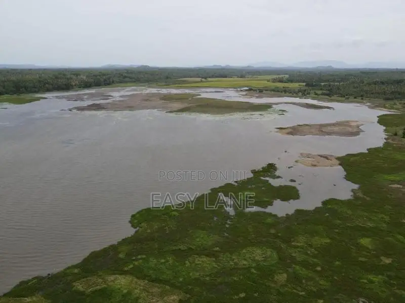 තංගල්ල සංචාරක පුරවරයෙන් ඉඩම හා අඩක් නිම කල විලා එකක් විකිණීම
