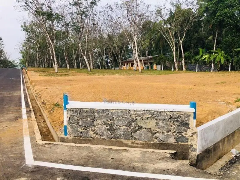 Land for sale in Horana