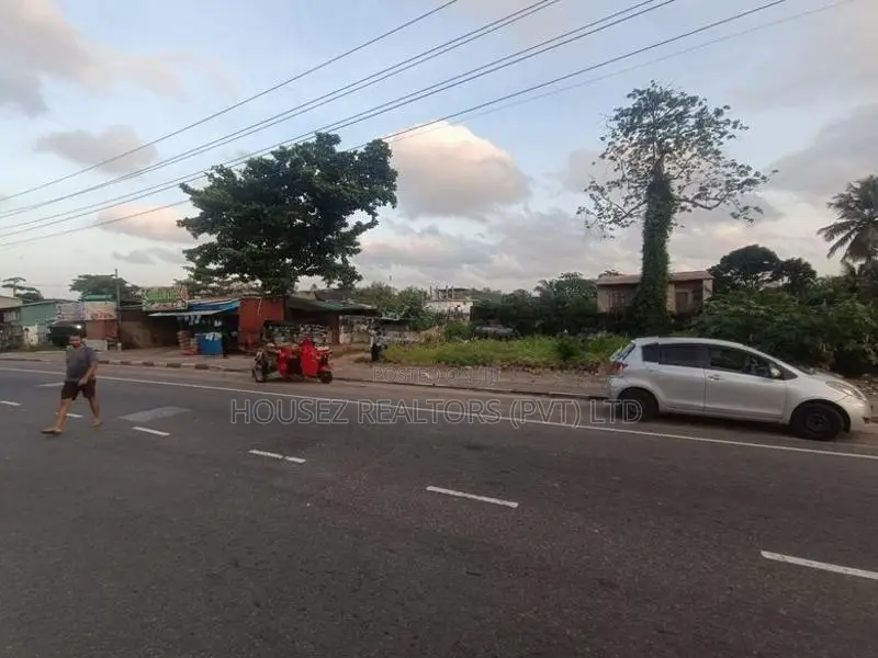 Prime 20-Perch Bare Land for Sale at Angoda Junction