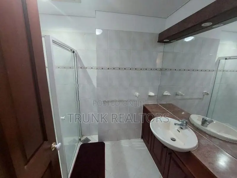 Crescat Residencies, Colombo 03 02BR Apartment For Rent (NK11798)
