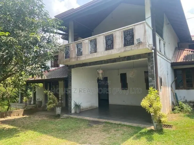 Luxury 5-Bedroom Mansion with 70 Perches for Sale in Pothuarawa, Malab