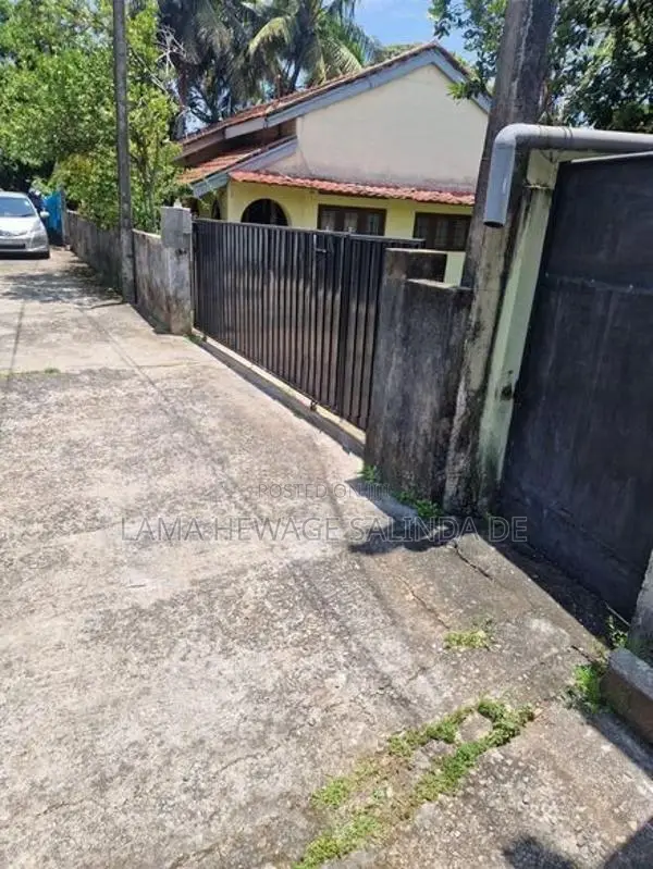 20 Perch Land With A House In Moratuwa