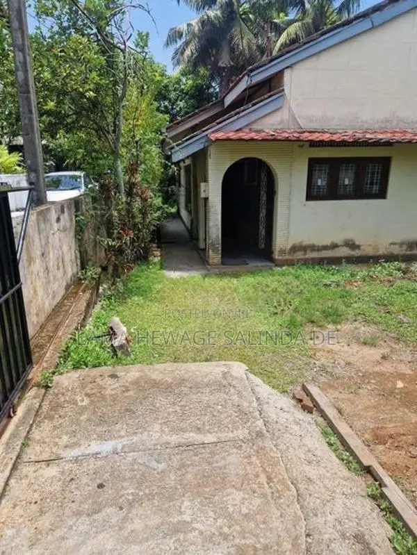 20 Perch Land With A House In Moratuwa