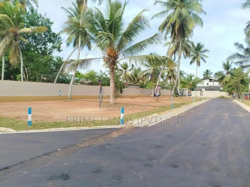 බොකුන්දර පාසැල් මාවතෙන් බිම් කොටස් විකිණීමට