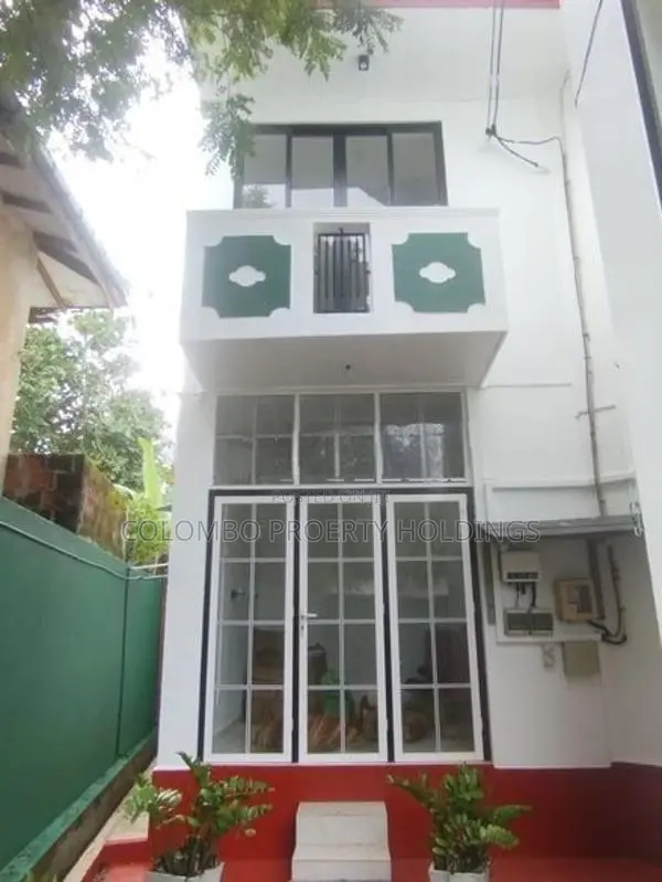 Solar Powerd 06 Beds House For Rent In Udahamulla Nugegoda [ 279 H ]