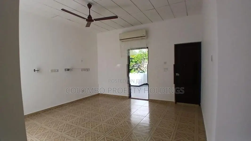 Solar Powerd 06 Beds House For Rent In Udahamulla Nugegoda [ 279 H ]