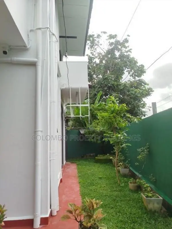 Solar Powerd 06 Beds House For Rent In Udahamulla Nugegoda [ 279 H ]