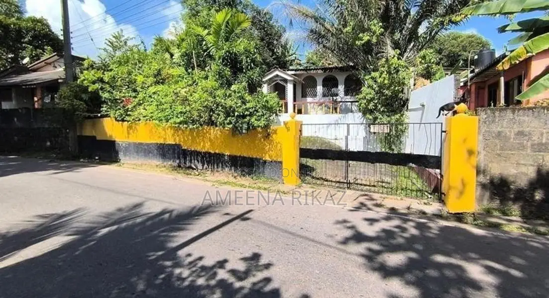 Land for Sale with House Kaduwela Walivita Malabe