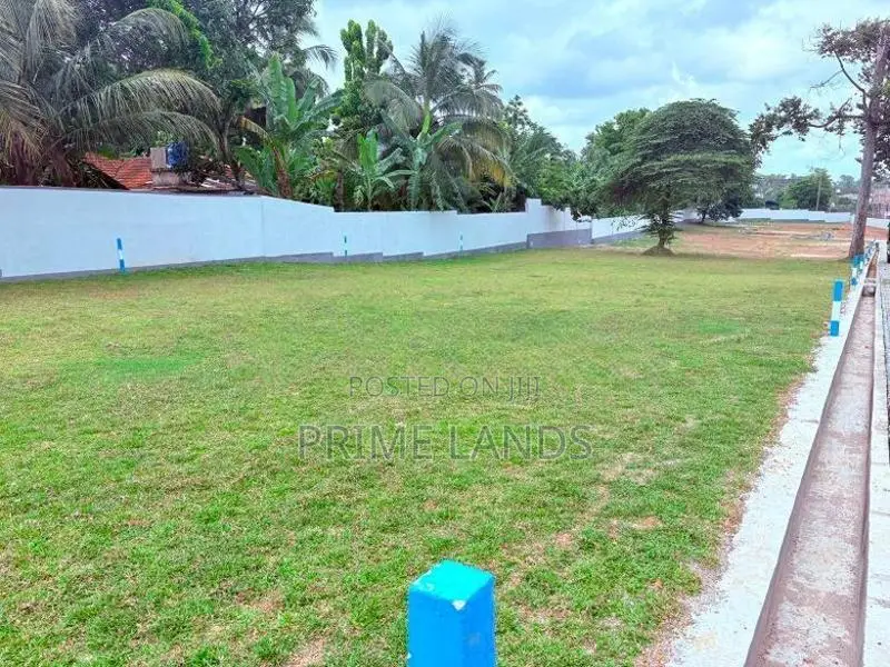 Land plots sale in Boralesgamuwa Gangarama RD