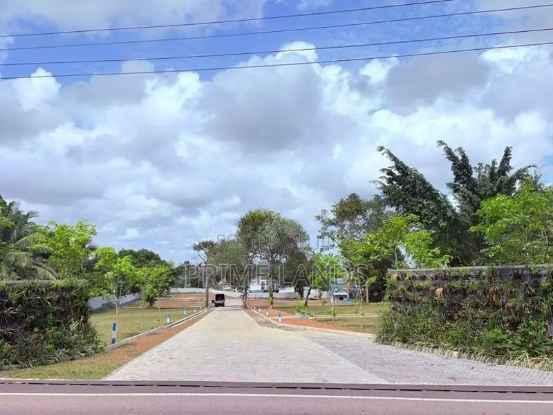 Land plots sale in Boralesgamuwa Gangarama RD