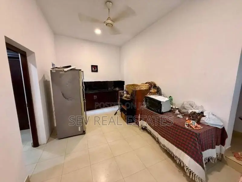THREE STORIED 4 BED HOUSE FOR RENT IN THALAWATHUGODA