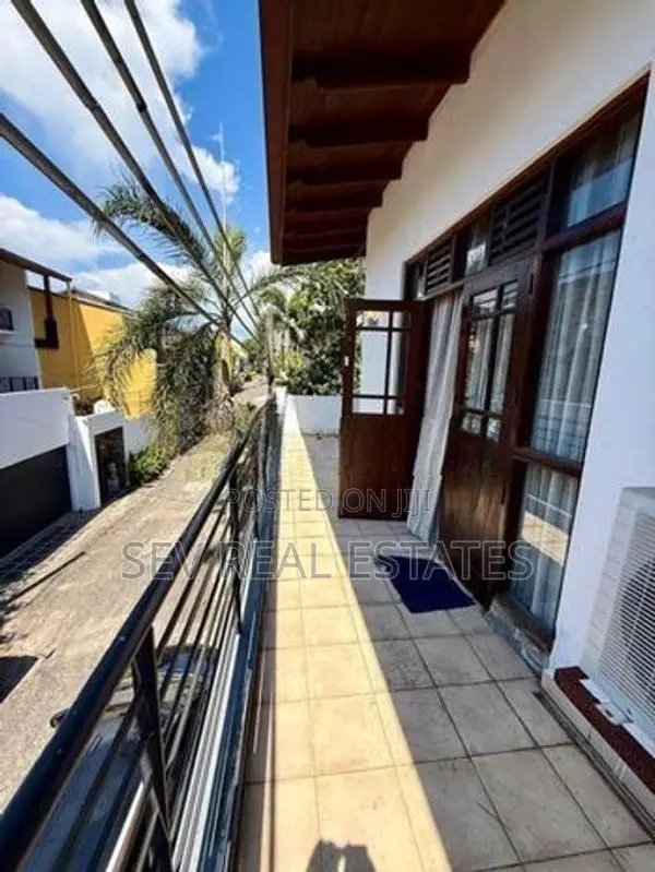 THREE STORIED 4 BED HOUSE FOR RENT IN THALAWATHUGODA
