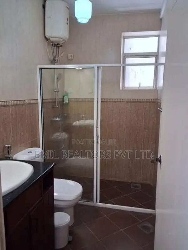 Fully Air-Conditioned 3 Bedroom Apartment for Rent – Colombo 04(EM066S