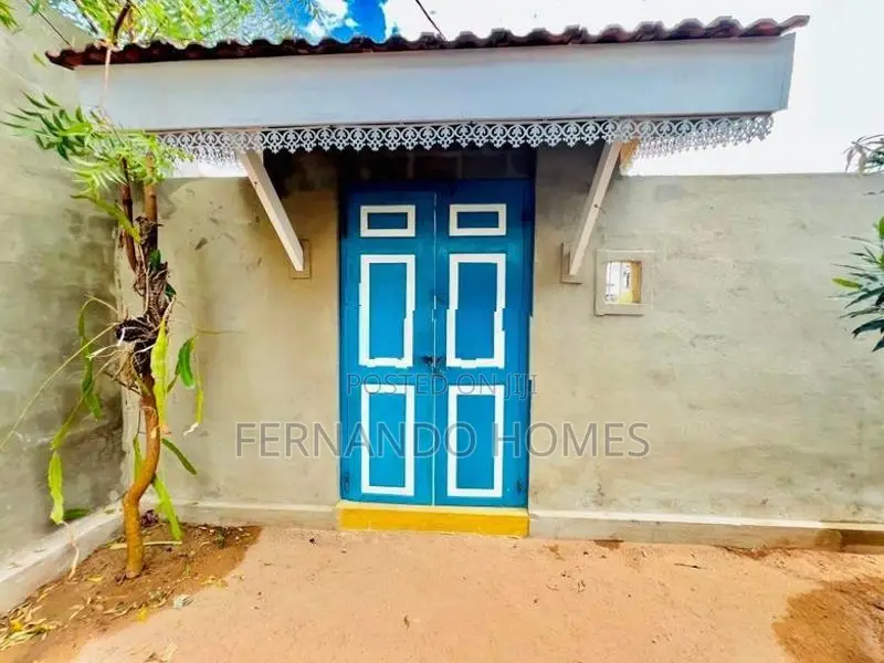 Beautiful Antique Designs Completed 3 BR House Sale Negombo Katuwapiti